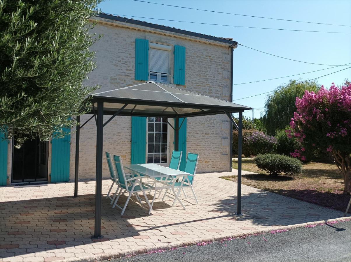 Le Logis De Lange Apt Les Aigrettes Saint-Hilaire-la-Palud Экстерьер фото
